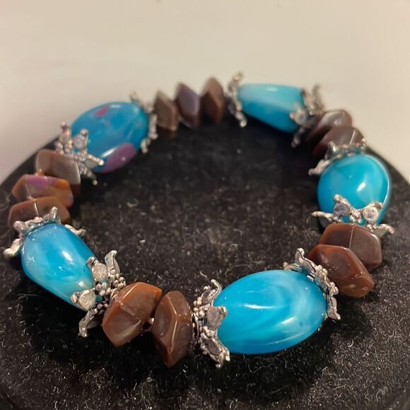 8” oval shaped turquoise tone beads/brown and silver tone discs stretch braceket - Picture 3 of 9